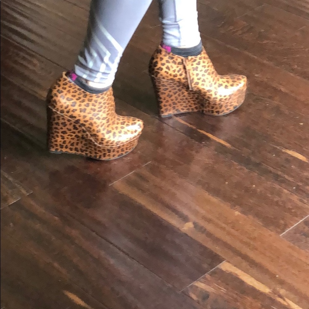 Leopard Print 🐆 5” Wedge Booties